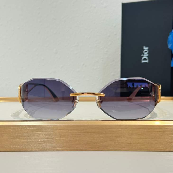Picture of Dior Sunglasses _SKUfw75840810fw